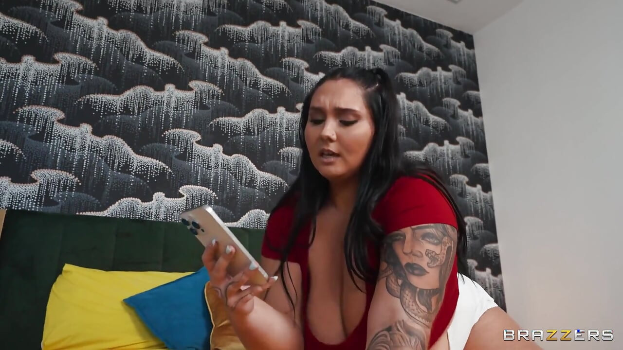 Brazzers - colegii de cameră cu forme Abigail Morris și Jadynn Stone