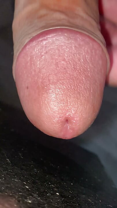 私のペニスはとても熱くて、自分で挿入するためにトレットに行かなければならなかった。挿入するための穴を開けなければならなかった。