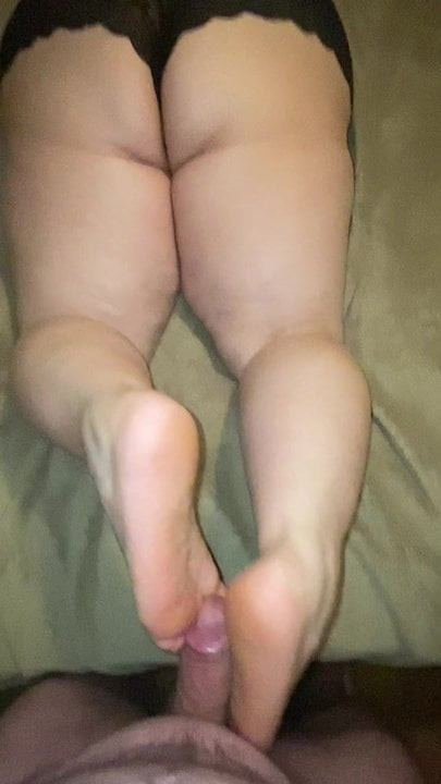 Beginning footjob and big ass