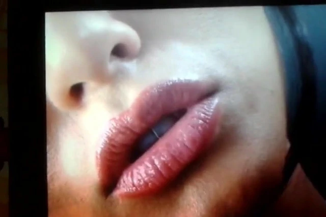 sunny leone lip tribute