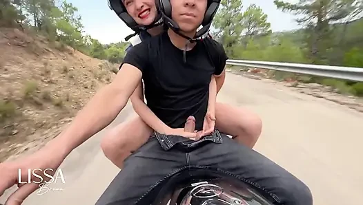 Aku ngentot kontol abang tiriku di sepeda motor