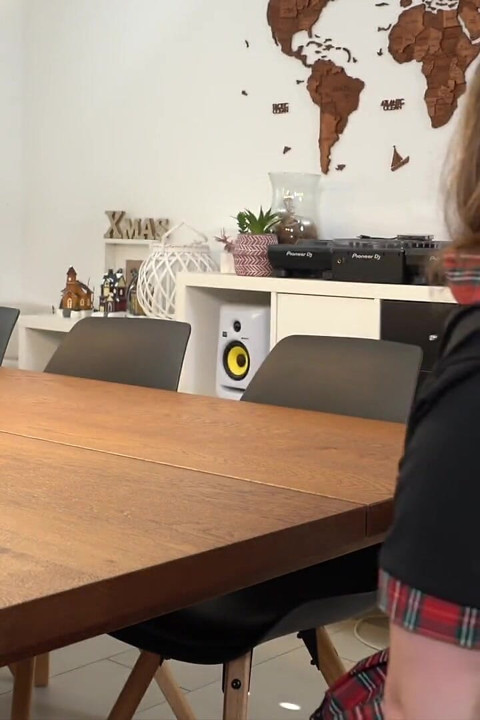 Niegrzeczny Student Ukarany Analnie I Wypełniony Spermą!