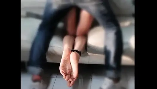 Cowok ini lagi nyari kaki seksiku