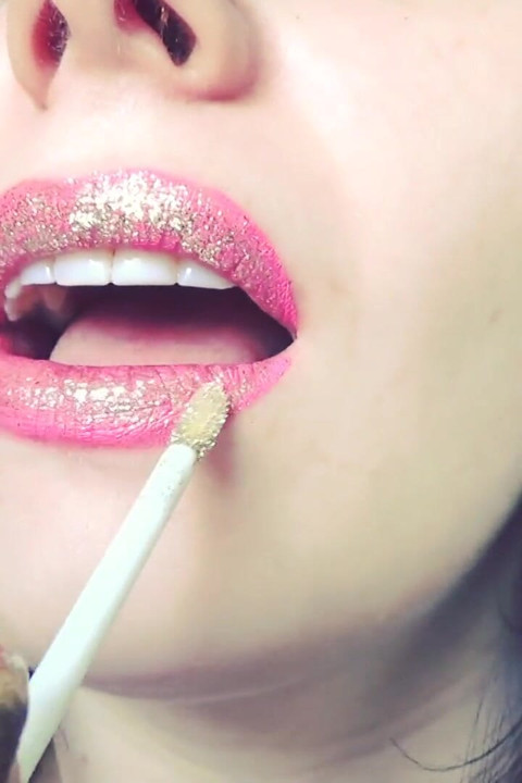 Hookah smoking & lipstick fetish