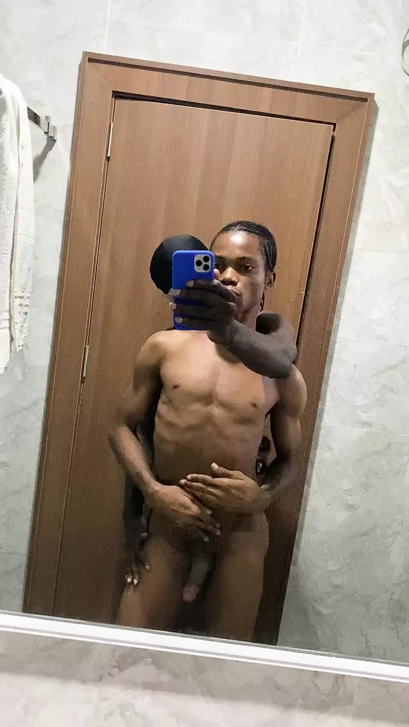 Velho e jovem colega de sexo