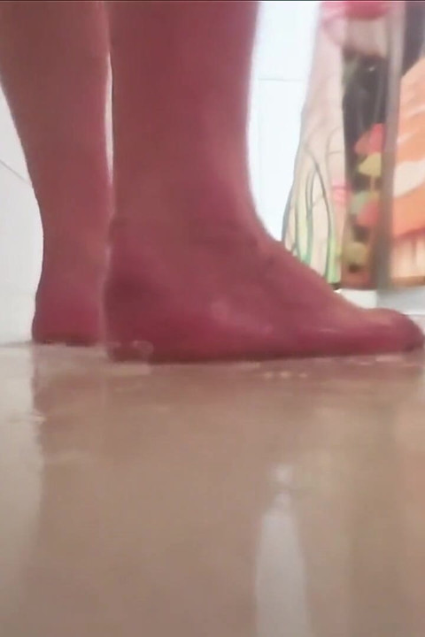 67 Giantess Shower POV Μέγεθος 16 πόδια & Στόμα Τέλος παιχνιδιού