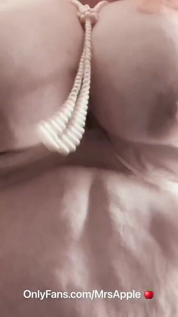 Nezaboravan trenutak iz "SSBBW gospođe Apple POV jahanja"
