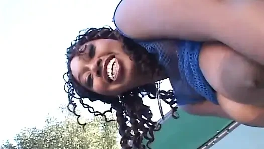 Büyük memeli azgın zenci büyük zenci yarağı tarafından sikiliyor