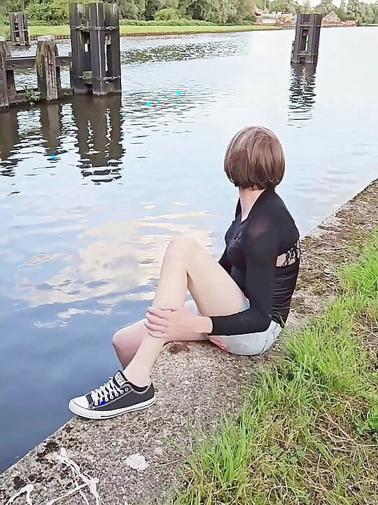 Annemieke Risky Flashing and Peeing