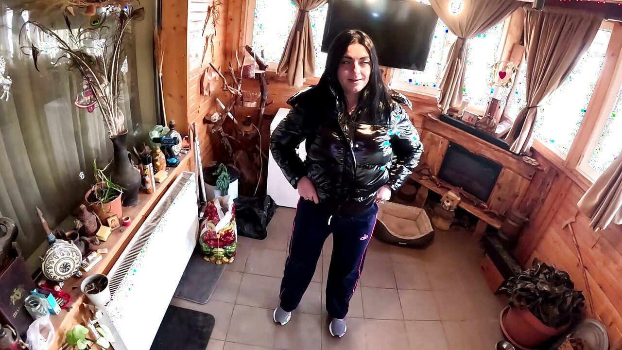 Brilhante downjacket gozada. Boquete boquete, de quatro e triplo esperma na minha bunda