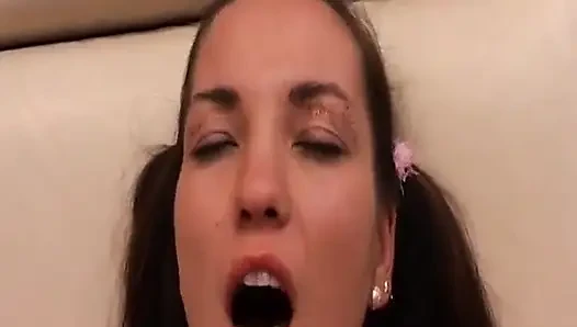 Memek aduhai cewek hot ini di-fingering dan dientot habis-habisan