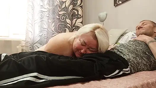 Die nachbarin macht einen hochwertigen tiefen blowjob und ich komme in ihren mund