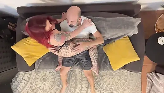 Скарлет Пич демонстрирует свой опыт в стрип-клубе в приватном танце