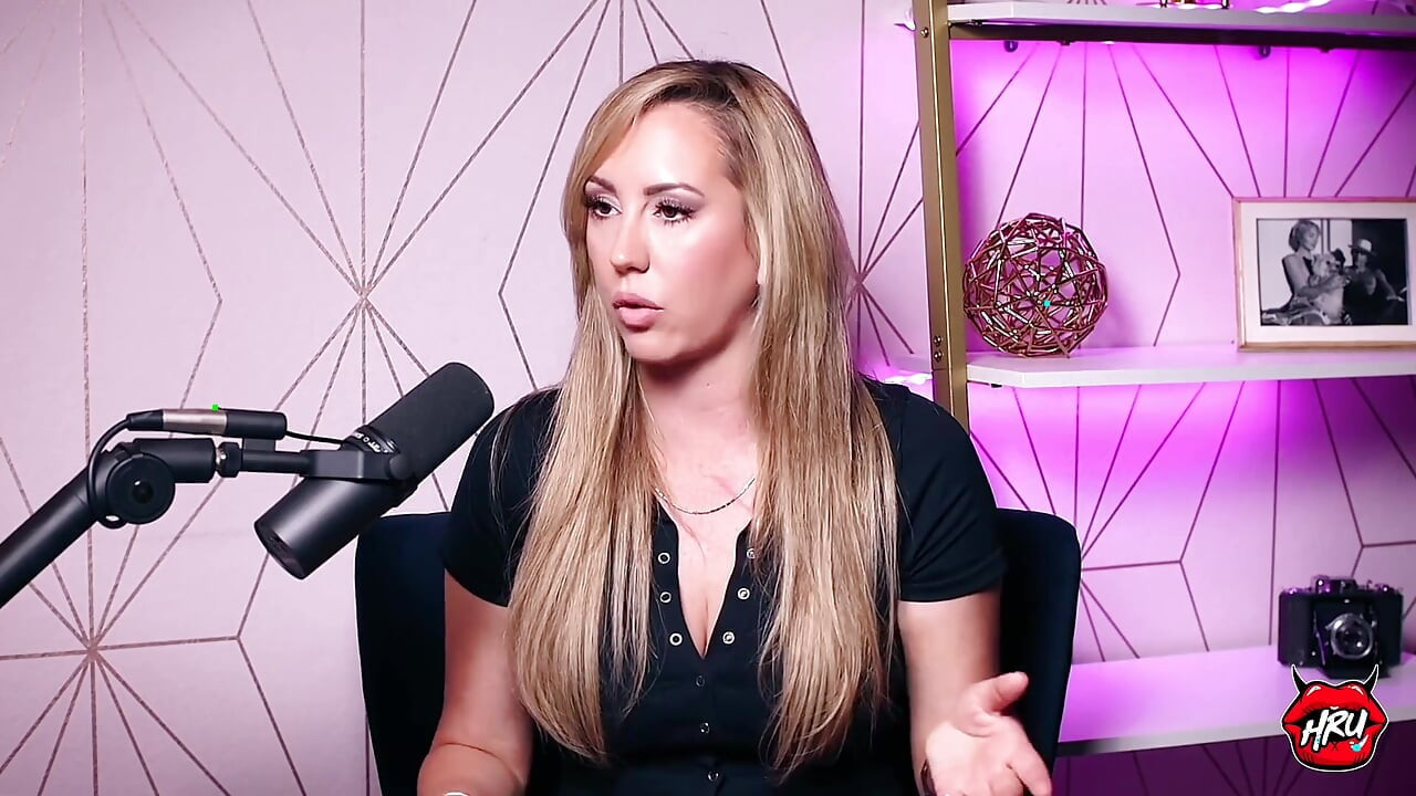 Brett Rossi: das Comeback, das Chaos und was wirklich mit Charlie Sheen passiert ist