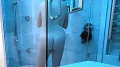 Brunette toket kencang mengintip di kamar mandi – puting hentai oleh andrewtatt