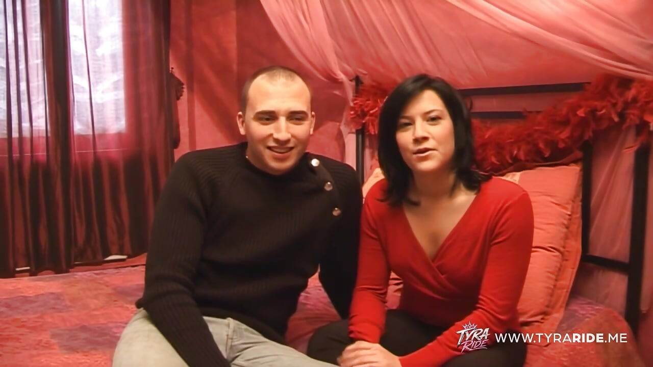 Passionate Amateur Couples in Steamy Bedroom and Living Room