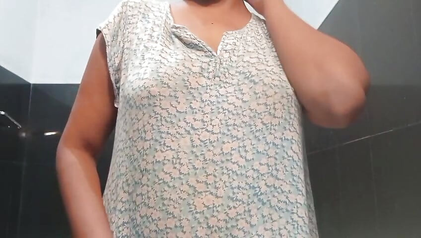 Sri Lanka - mulher seduz seu parceiro através de vídeo chamada até orgasmo Apenas amor com peitos grandes e buceta molhada