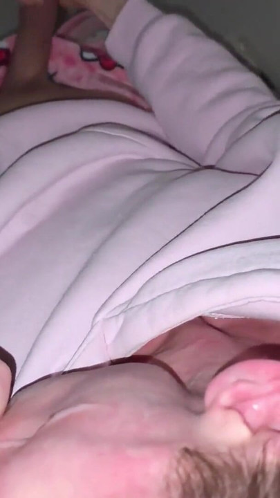 うちの子は飲み込み方を知ってるんだ。 | クリップ 1