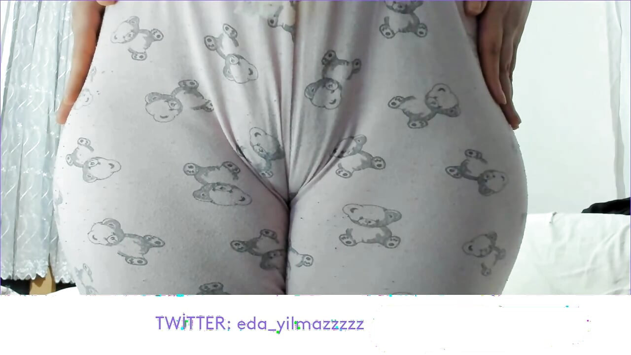 CAMEL TOE- MASTURBATION IN PAJAMAS- TURKISH PORN- TURKISH MILF