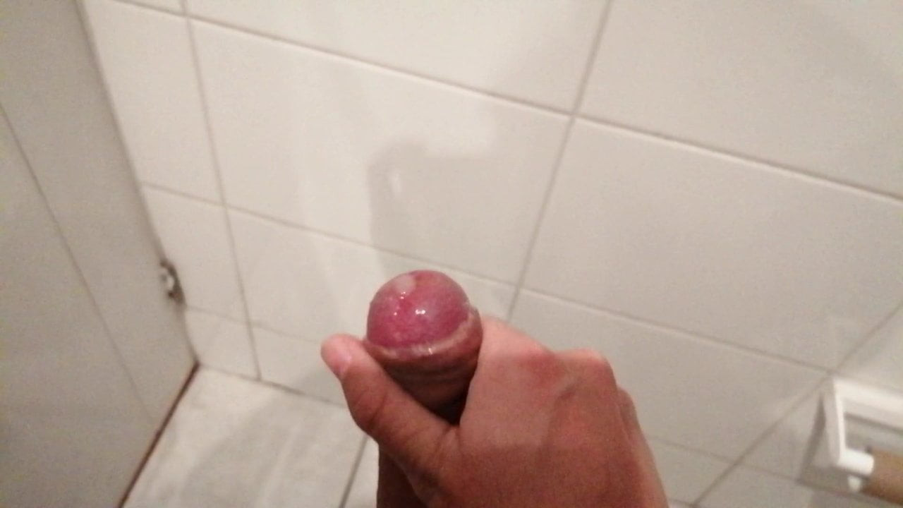 Cumshot close Up foreskin