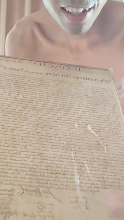 Snažan trenutak iz "Azijskog super dečka, udobna kabina, garderoba, elegantno drkanje, stenjanje, svršavanje i jedenje sperme"