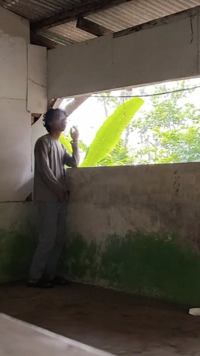 Footage of a young man in an empty place goes viral | Clip 1