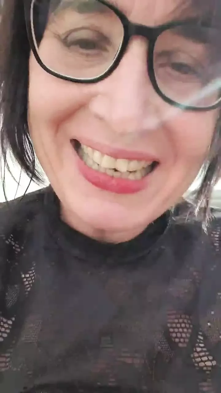 Milf plays with Dilator and squirts