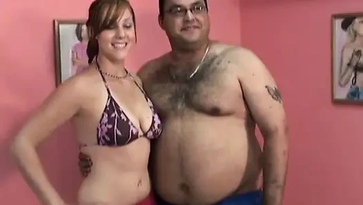 Two hundred pound guy lifts rolls for college chick to suck his cock on floor