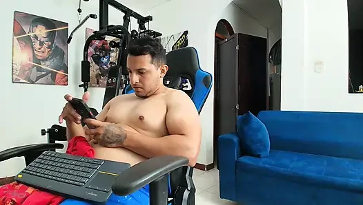 Kakak ipar di rumah mendapat sesuatu yang intens