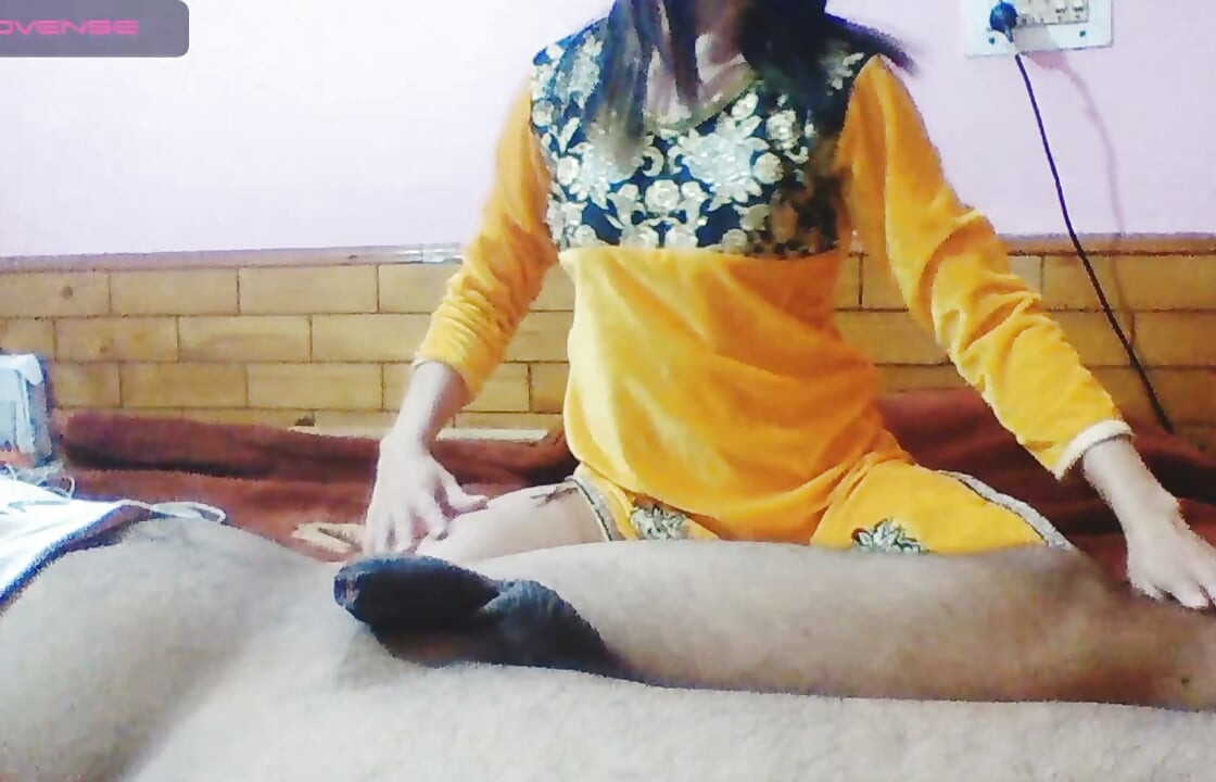 Diversão sexual com uma puta peituda
