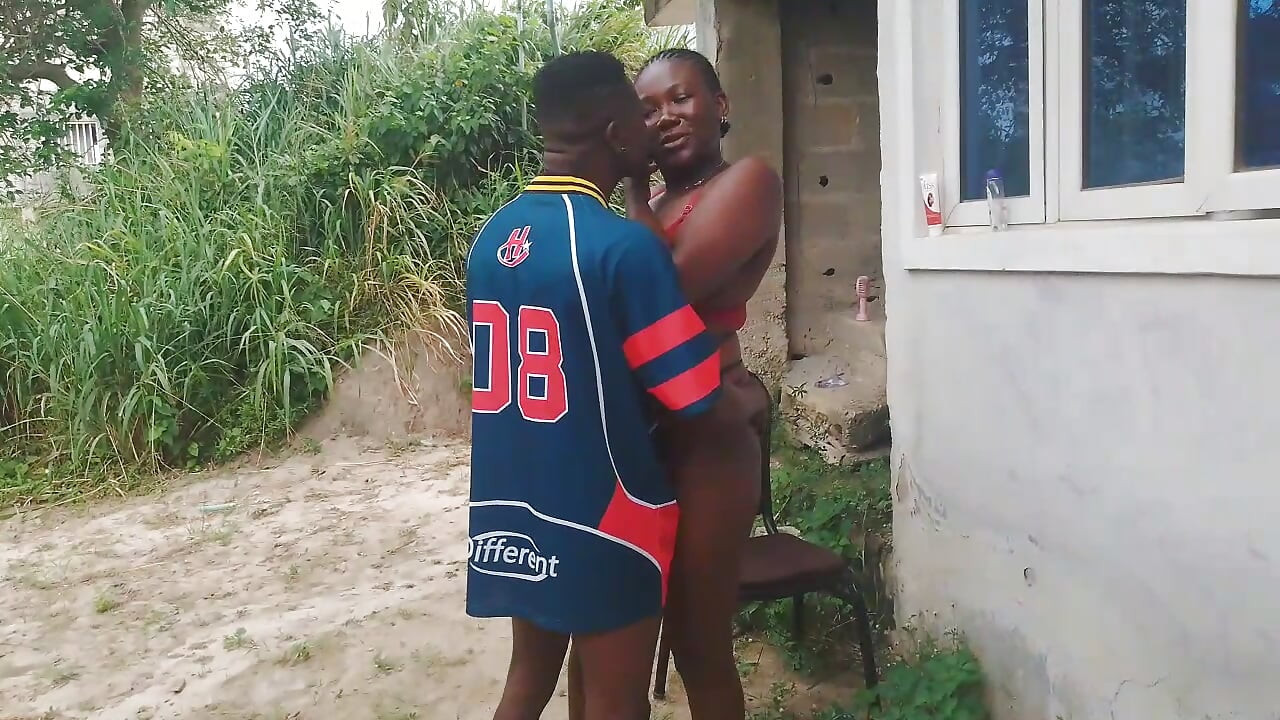 彼のステップは彼女の家に来て、用事に頼みたいと言い、彼女にキスを始め、彼女が運動している間にセックスをしました