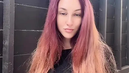 İtalyan büyük memeli orta yaşlı seksi kadın artemisia açık havada uzun saç fetişi
