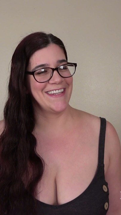 Casting Desperate Amateurs Misty Meaner Vivki Verona getting their pussies stretched | Clip 1