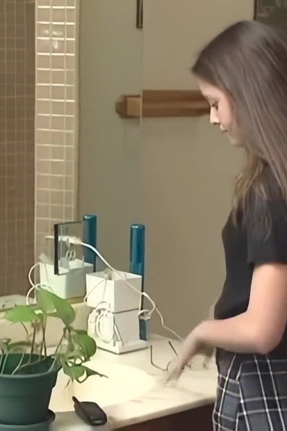 جنس مكثف لامرأة سمراء شابة حلوة بجمال سامي