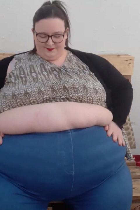 SSBBW เล่นพุงในสวนลับ