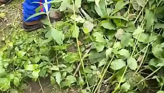 Çalılıkta yeni adamımla sikişiyorum