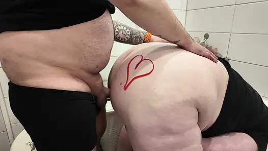 Büyük götlü üvey anne üvey oğlu tarafından sikilmek istiyor! 4k