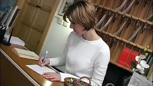 Шлюховатая европейка Monika занимается анальным сексом в черных чулках