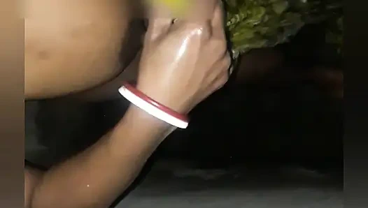 Indisches heißes video mit großen büchern