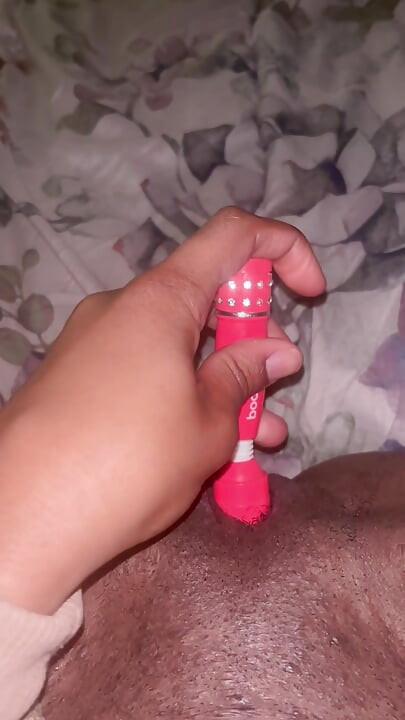 Watch me play with my fat black pussy