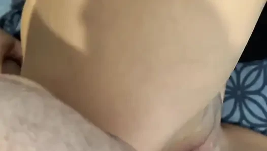 Sıska orta yaşlı seksi kadını mükemmel pembe amının içine boşalıyorum