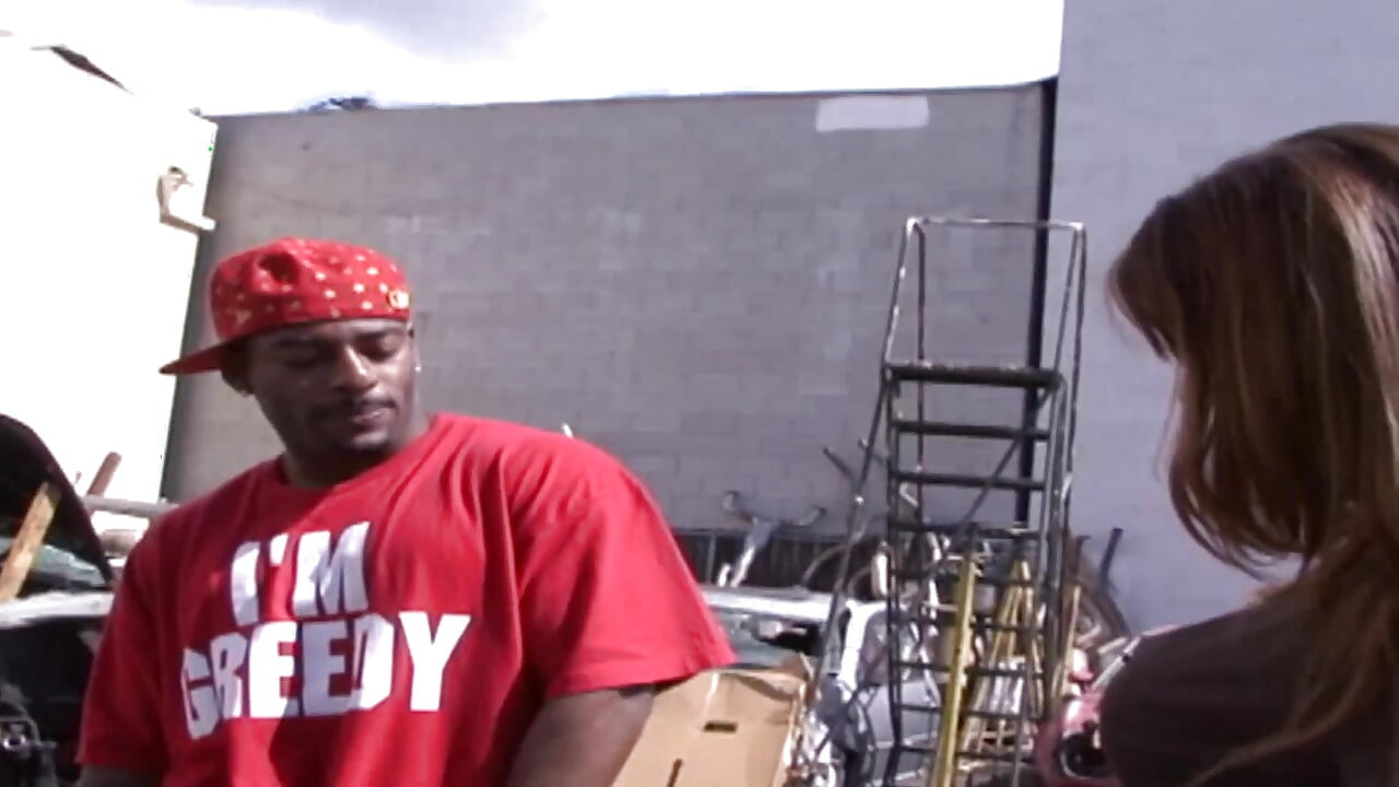 친구의 대물 흑인 자지에 따먹히는 웅장한 밀프