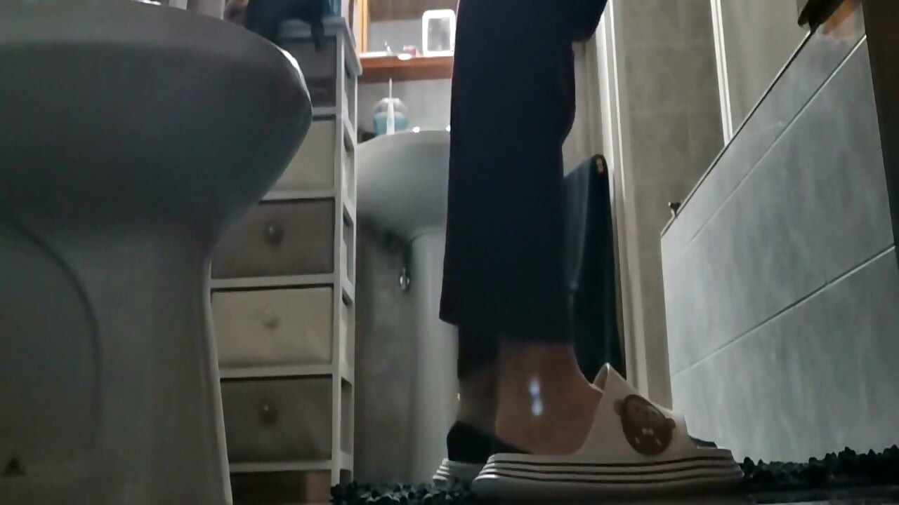 Camera on the Floor, Huge Ass and Sound Farts