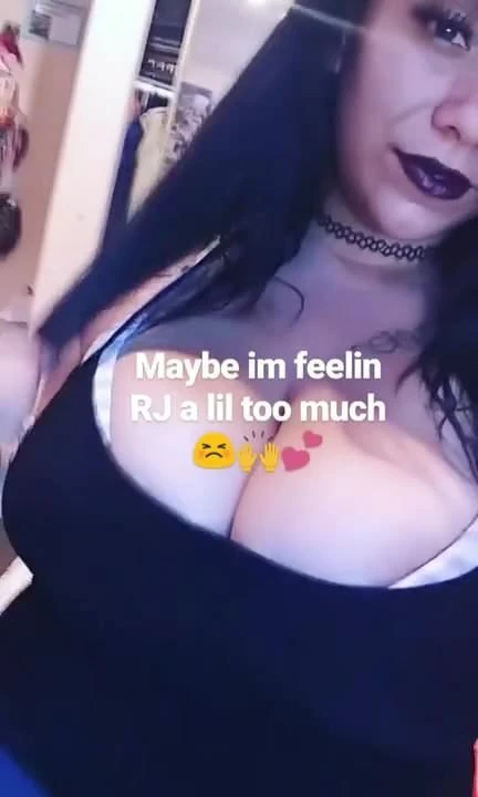 big boobs milf on IG showing her big tits