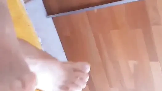 Selena banyoda poz ve yatakta seks yapıyor