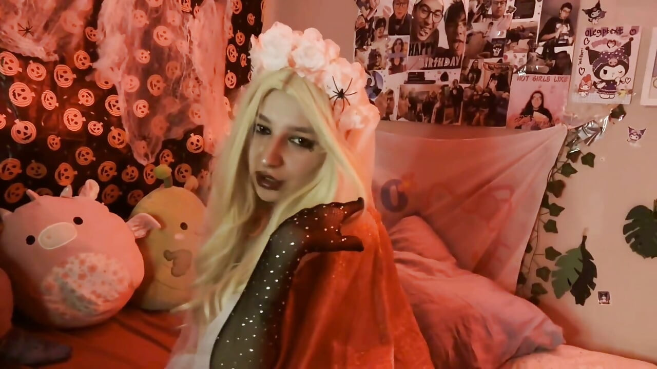 File çoraplı altgirl amını parçalıyor / yumruk sokma fışkırtarak sağıyor işiyor ahegao sigara içiyor cadılar bayramında