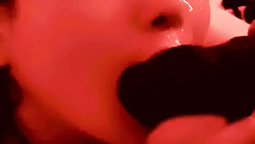 Cewek imut lagi asik nyepong kontol bagian 2