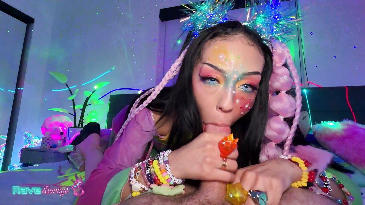 Bianca Bangs duboko guta Brian Omallyjev kurac dok joj se dupe širi!