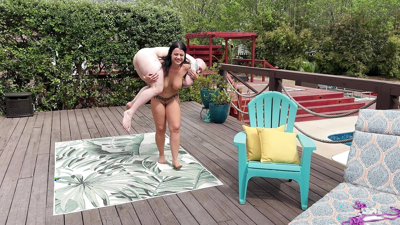 Nude Lift and Carry Com Nadia White e Baxx