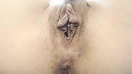 Geschrumpft in einer großen saftigen muschi